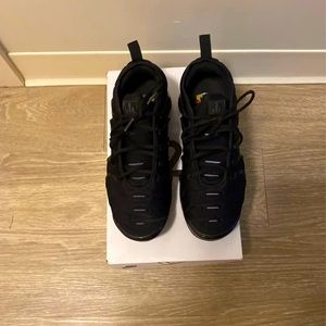 Nike AIR VAPORMAX PLUS ‘TRIPLE BLACK’